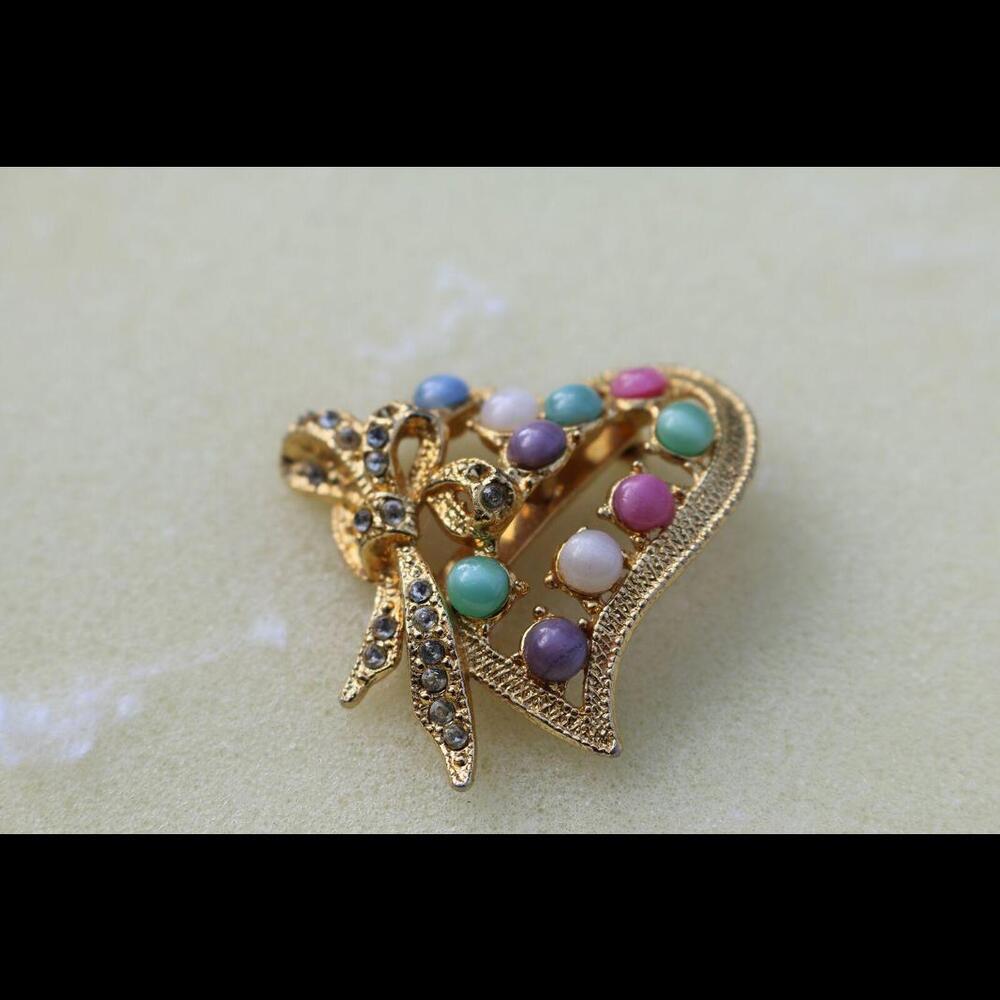 Vintage Faux white pearl & turquoise color gold tone hearth brooch Pin
